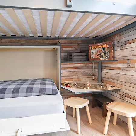 Holiday home Boje By Seeblick Ferien Oro, Erste Wasserreihe, Kamin, 7pers Olpenitz