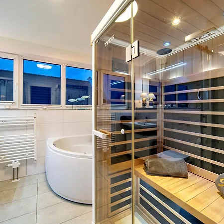 Holiday home Boje By Seeblick Ferien Oro, Erste Wasserreihe, Kamin, 7pers *