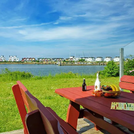 בית נופש Boje By Seeblick Ferien Oro, Erste Wasserreihe, Kamin, 7pers אולפניץ